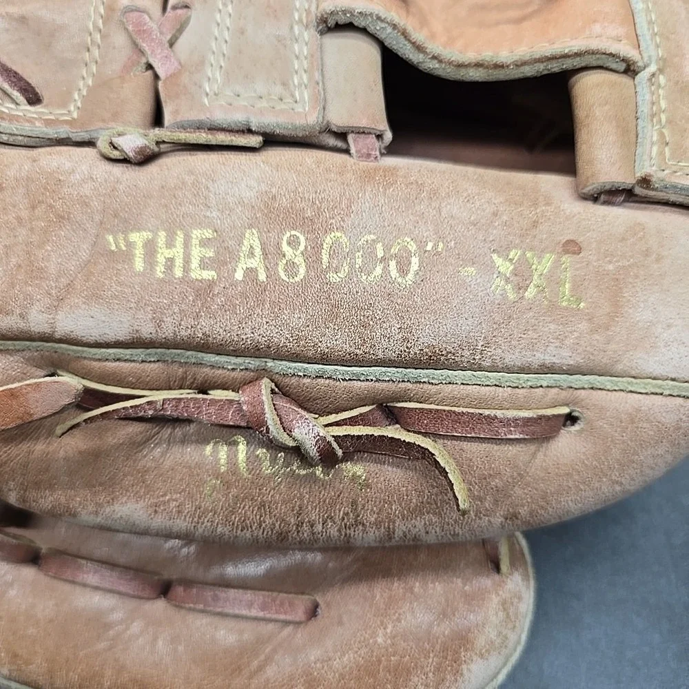 Wilson The A8000 XXL RHT Baseball Softball Glove